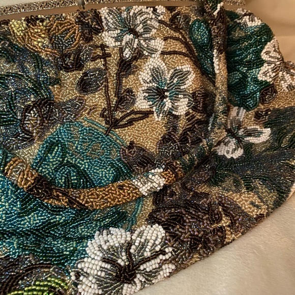 Beautiful beaded flower design Italian Clutch - Picture 2 of 9